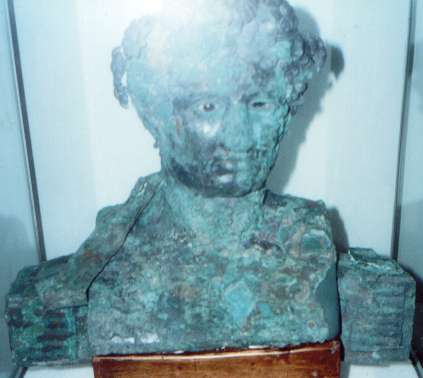 Boscoreale Museum, Statue.